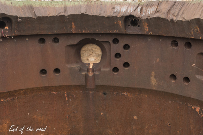 Panzerturm mit 6 Scharten 35P8 - sześciostrzelnicowa kopuła pancerna dla dwóch MG34 - zbliżenie na strzelnicę, widoczne otwory to miejsce zamocowania kulowego zamknięcia strzelnicy (niem. Kugelschartenverschluß)
